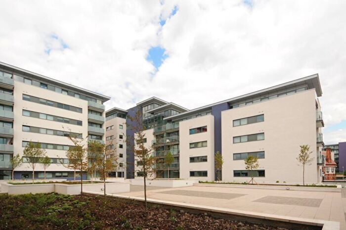 2 Bedroom Flat For Sale In Drift Court, Docklands, London, E16