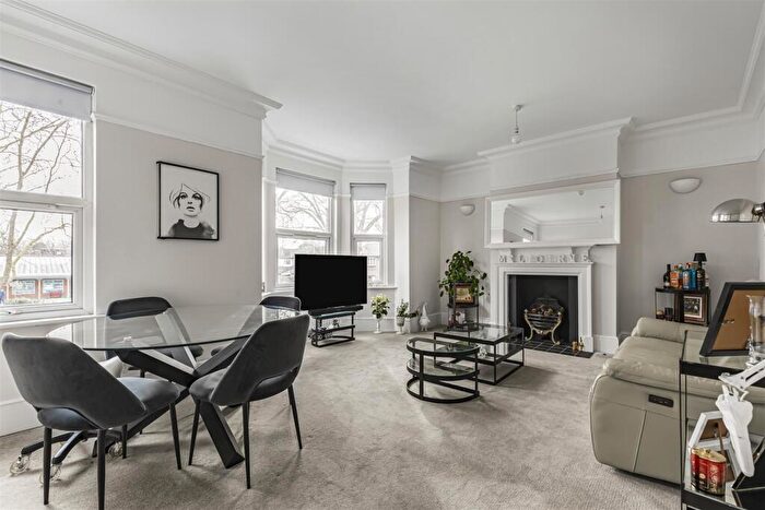 2 Bedroom Flat For Sale In Upper Richmond Road West, East Sheen, SW14