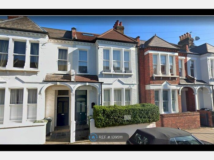 2 Bedroom Flat To Rent In London, Greater London, SW12