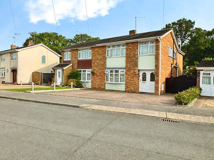 4 Bedroom Semi-Detached House For Sale In Toppesfield Avenue, Wickford, SS12