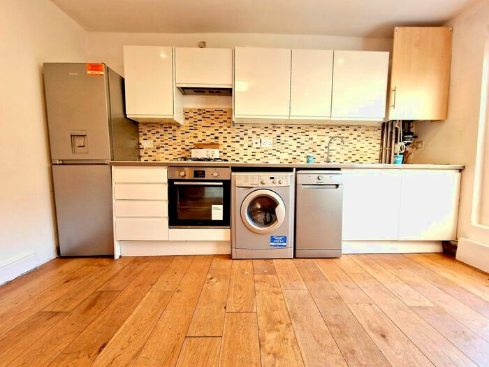 2 Bedroom Flat To Rent In Stock Orchard Crescent, Holloway, N7