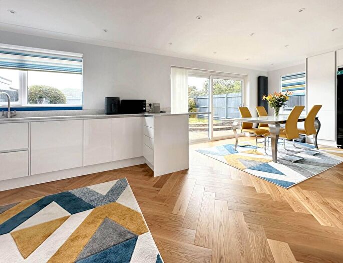 6 Bedroom Detached House For Sale In Glynn Road, Peacehaven, BN10