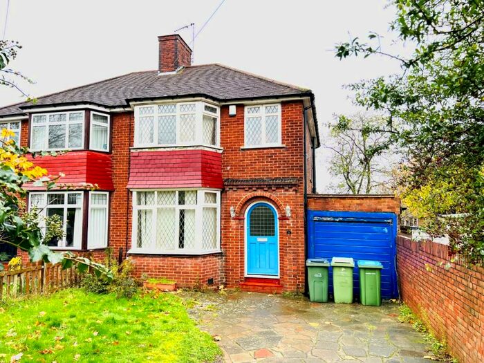 3 Bedroom Semi-Detached House To Rent In Ashridge Crescent, Shooters Hill, London, SE18