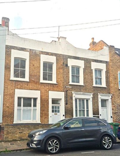2 Bedroom Terraced House To Rent In Hadley Street, London, NW1