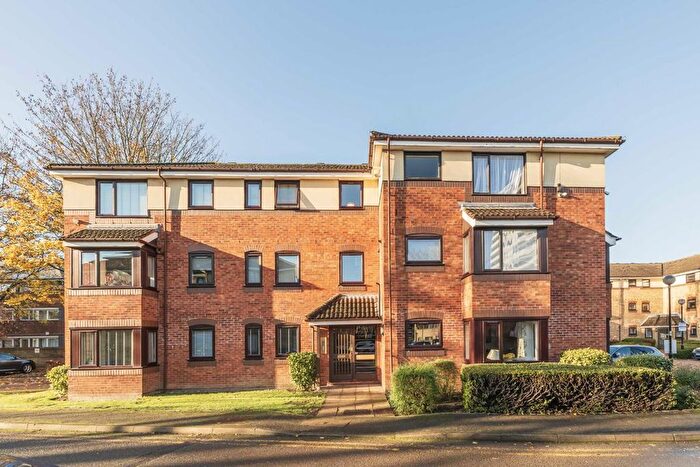 2 Bedroom Flat To Rent In Chaseley Drive, Chiswick, W4