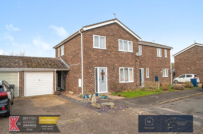 3 Bedroom Semi-Detached House For Sale In Manor Close, Little Paxton, St. Neots, PE19