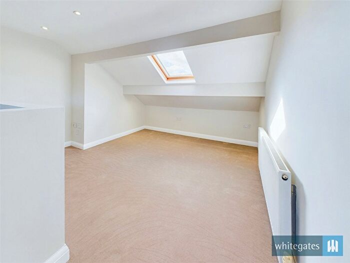 3 Bedroom Flat To Rent In Station Road, Clayton, Bradford, West Yorkshire, BD14