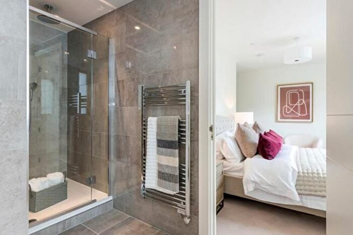 2 Bedroom Flat For Sale In Highbury, London, N5