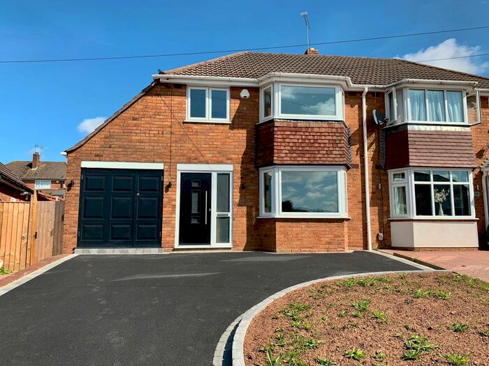 3 Bedroom Semi-Detached House To Rent In Segbourne Road, Rubery, Rednal, Birmingham, B45