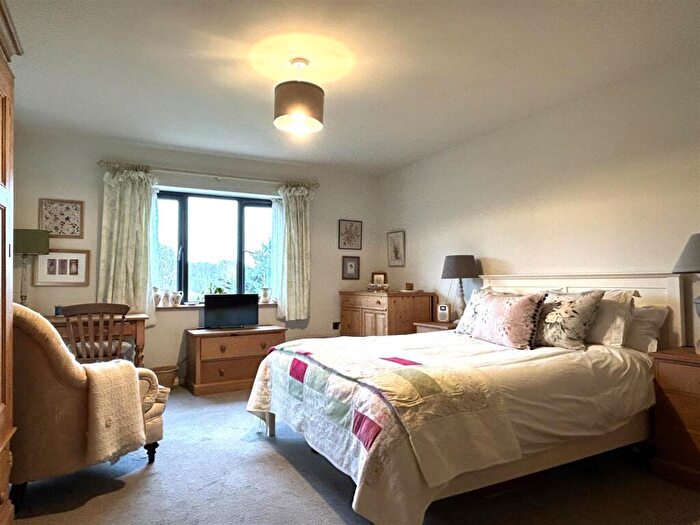 4 Bedroom Detached House For Sale In Meshaw, EX36