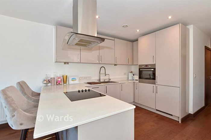 2 Bedroom Flat For Sale In Rosalind Drive, Maidstone, Kent, ME14