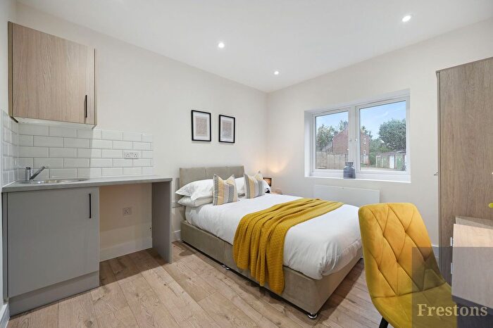 1 Bedroom Studio To Rent In Oakmere Avenue, Potters Bar, Hertfordshire, EN6