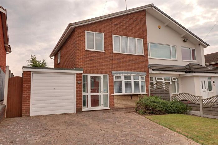 3 Bedroom Semi-Detached House To Rent In Kempton Drive, Walsall, WS6