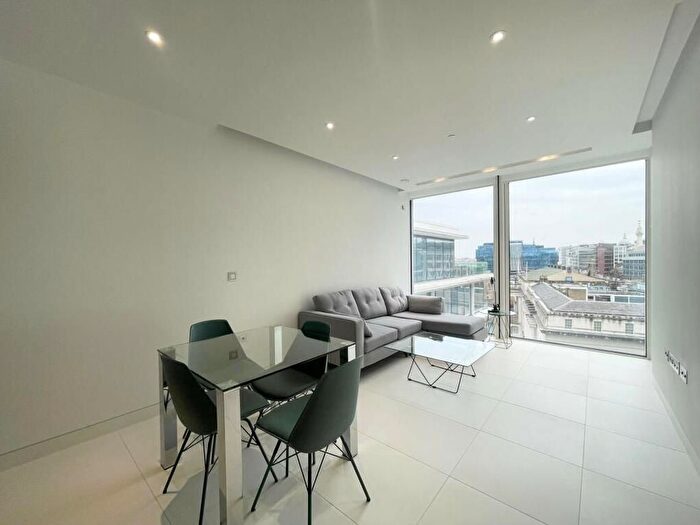 2 Bedroom Flat To Rent In Sugar Quay, Landmark Place, City, EC3R