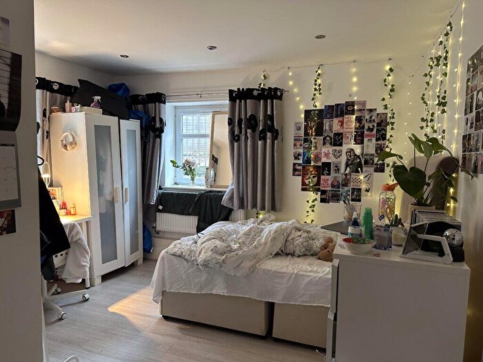 5 Bedroom Duplex To Rent In Wilmslow Road - Withington - £ Pppw, M20