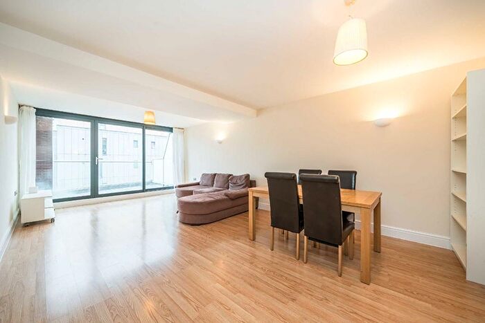 1 Bedroom Flat For Sale In Streatham High Road, Streatham, SW16