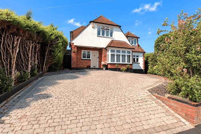 4 Bedroom Detached House To Rent In Holly Tree Gardens, Rayleigh, SS6
