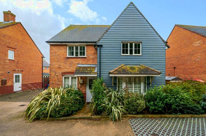 4 Bedroom Detached House For Sale In Turnstone Close, West Wittering, PO20