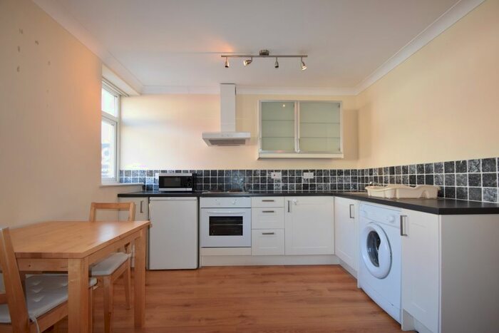 1 Bedroom Flat To Rent In Clifton Street, Cardiff, CF24