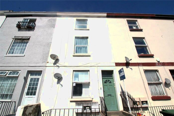 2 Bedroom Flat To Rent In London Road, Northfleet, Gravesend, Kent, DA11
