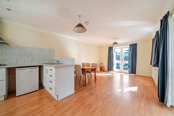1 Bedroom Flat To Rent In Barnsbury Close, New Malden, KT3