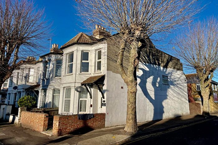 1 Bedroom Flat To Rent In Maldon Road, Essex, SS2