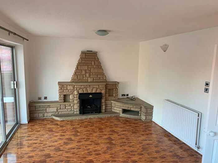 4 Bedroom Terraced House To Rent In Arbour Close, Luton, LU3