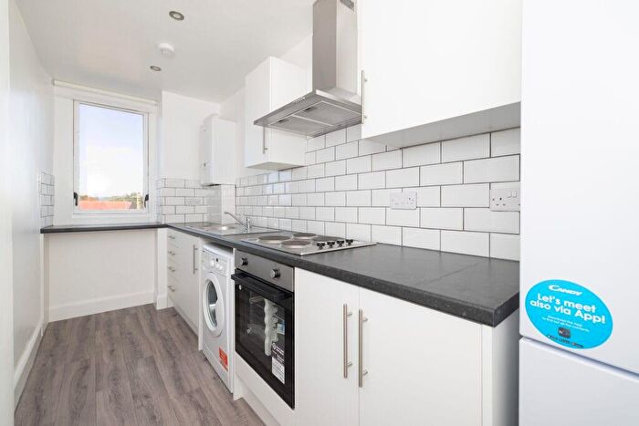 2 Bedroom Flat To Rent In Clepington Road, Dundee, DD3