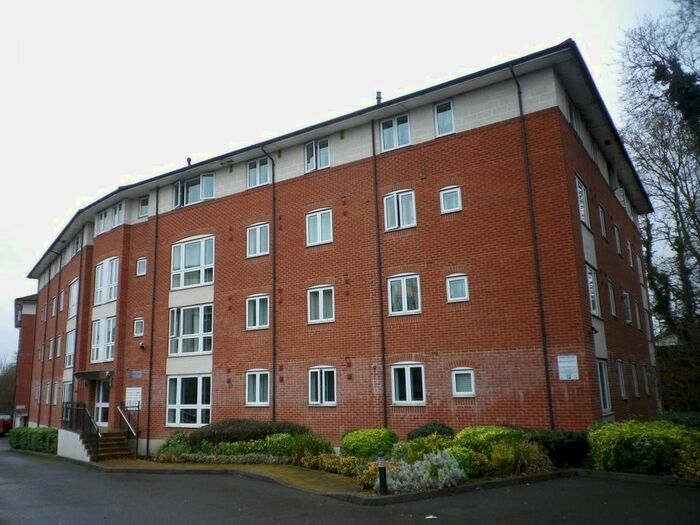 2 Bedroom Flat For Sale In Kings Place, Hatfield, Hertfordshire, AL9