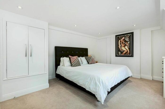 2 Bedroom Flat To Rent In Mortlake High Street, London, SW14