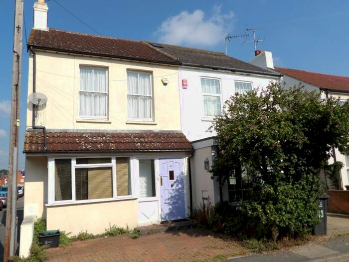 4 Bedroom Terraced House To Rent In Rusham Road, Egham TW20