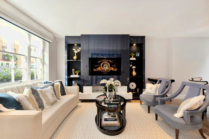 4 Bedroom Mews To Rent In Clabon Mews, Knightsbridge, SW1X