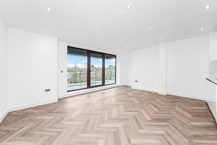 2 Bedroom Apartment To Rent In Larkshall Road, North Chingford, E4