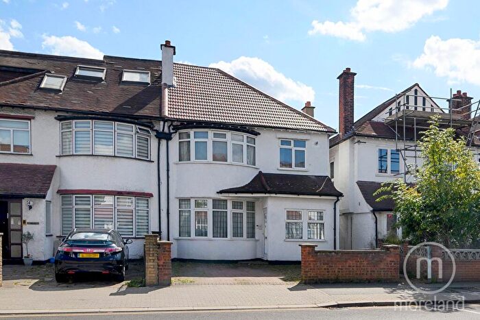 2 Bedroom Apartment To Rent In Highfield Avenue, Golders Green, NW11