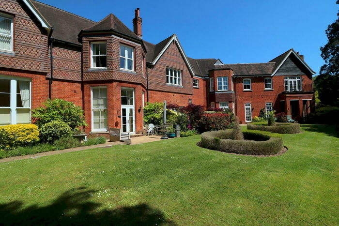 2 Bedroom Apartment To Rent In Westcott Street, Westcott, RH4