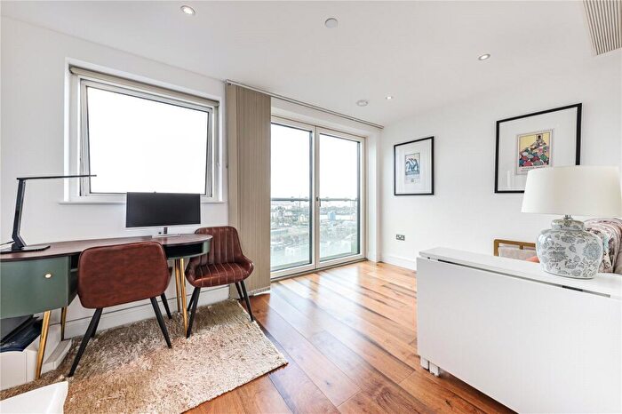 Apartment To Rent In Duckman Tower, Lincoln Plaza, Canary Wharf, London, E14