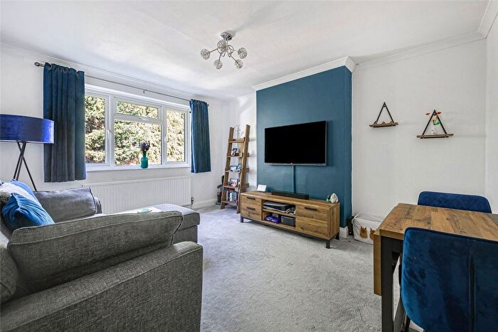 2 Bedroom Maisonette For Sale In Southborough Lane, Bromley, Kent, BR2