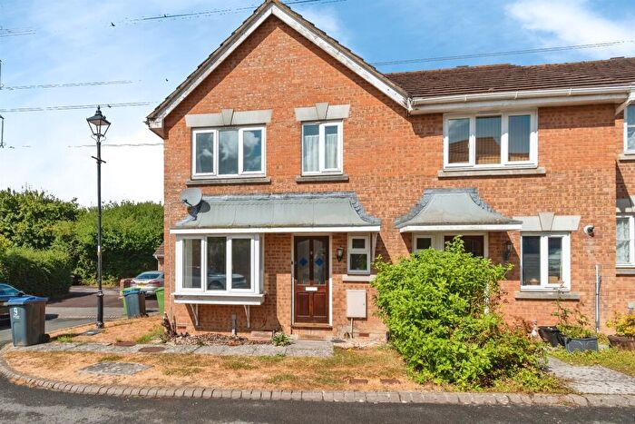 3 Bedroom End Of Terrace House For Sale In Sorrel Drive, Chippenham, SN14