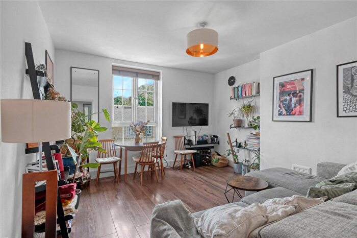 2 Bedroom Maisonette For Sale In Gatcombe House, London, SE22