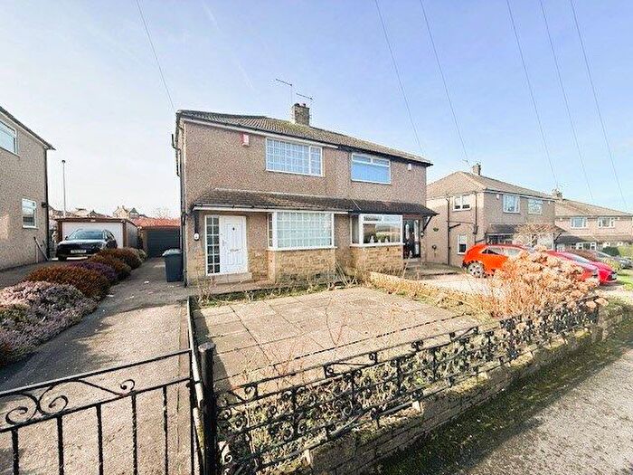 3 Bedroom Semi Detached House To Rent In Northfield Grove Rd, BD6