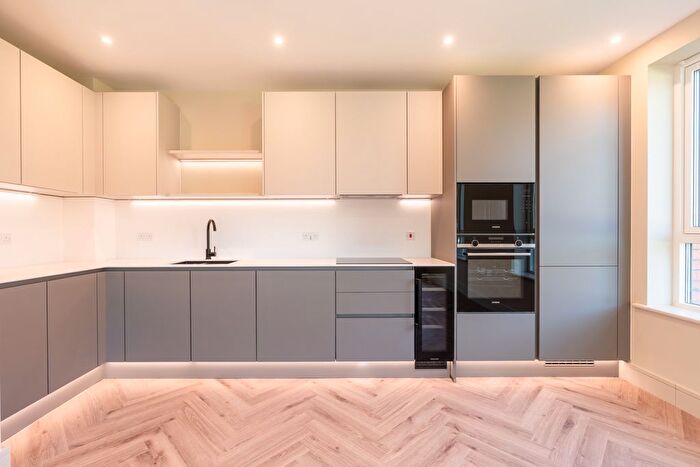 1 Bedroom Flat To Rent In Lapidge Drive, Wandsworth, SW17