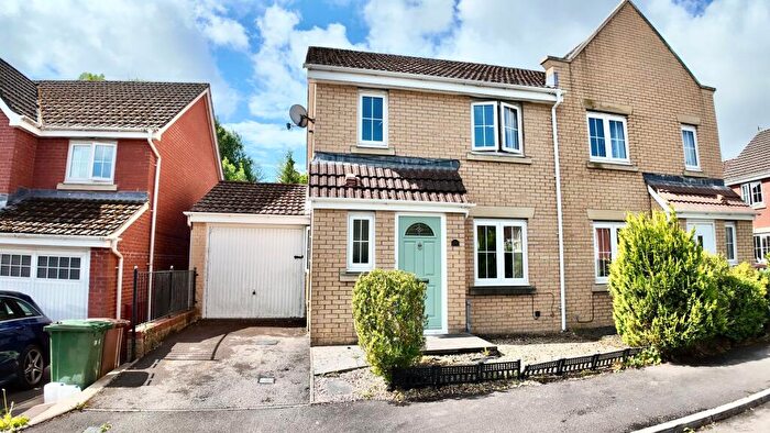 3 Bedroom Semi-Detached House For Sale In Pwll Yr Allt, Tir-Y-Berth, CF82