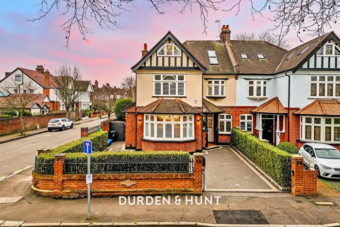 5 Bedroom Semi Detached House For Sale In Draycot Road, Wanstead, E11