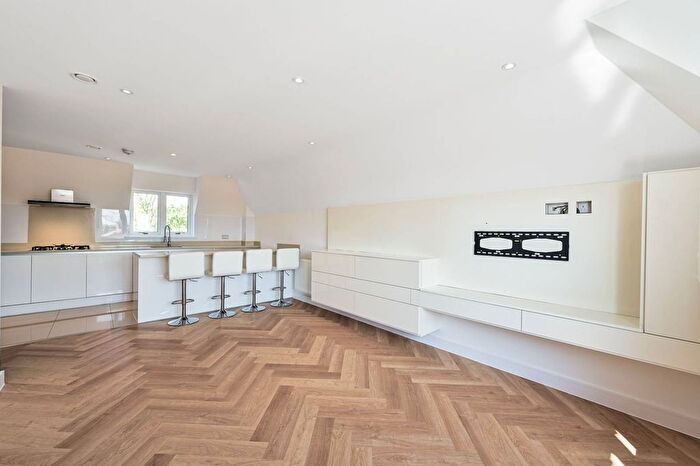 3 Bedroom Flat To Rent In Guardhouse Way, Mill Hill East, London, NW7