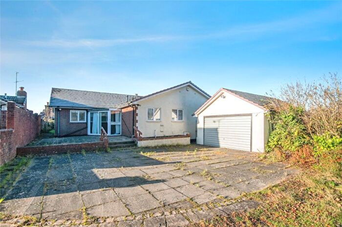2 Bedroom Bungalow For Sale In Mucklow Hill, Halesowen, West Midlands, B62