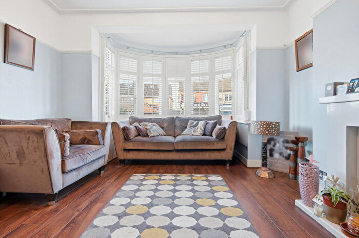 4 Bedroom Detached House For Sale In Hale End Road, Woodford Green, IG8