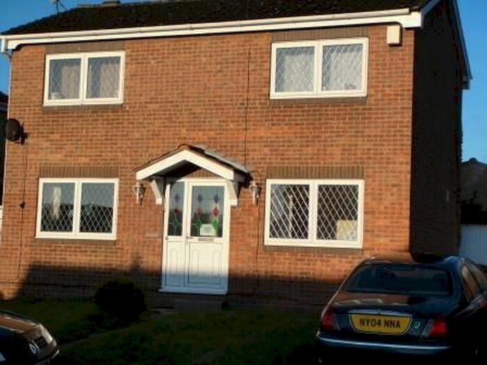 3 Bedroom Detached House To Rent In Glastonbury Avenue, Wakefield, WF1