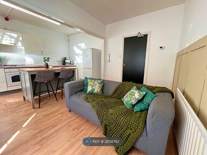 2 Bedroom Flat To Rent In Mansfield Road, Nottingham, NG1