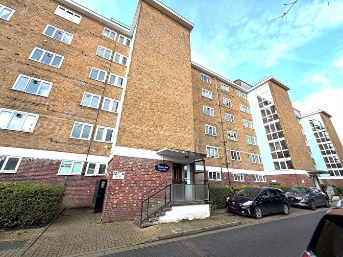 2 Bedroom Flat For Sale In Tildesley Road, London, SW15