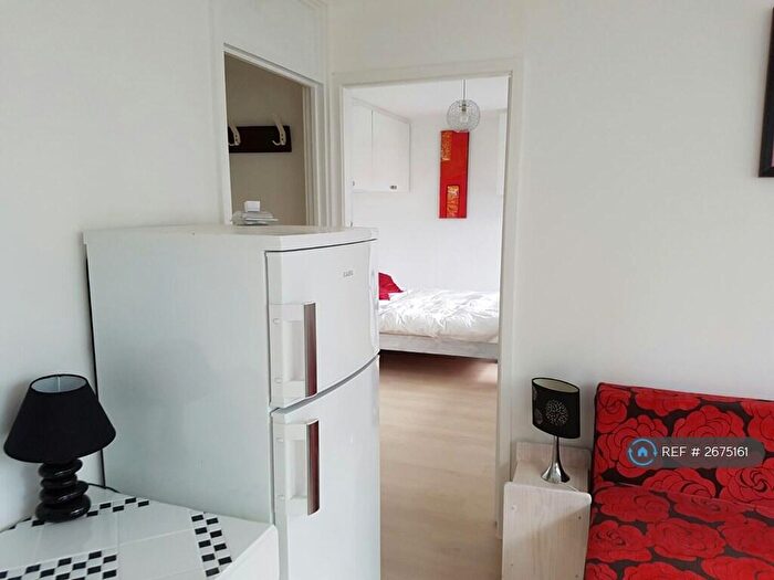 1 Bedroom Flat To Rent In Tregunter Road, London, SW10